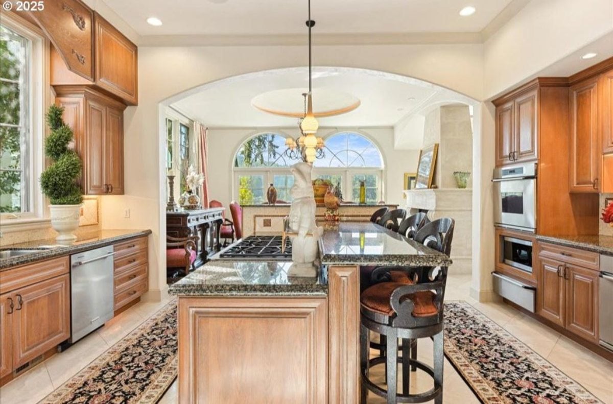 5,510 Sq. Ft. Mansion in Lake Oswego, OR ($5,995,000)