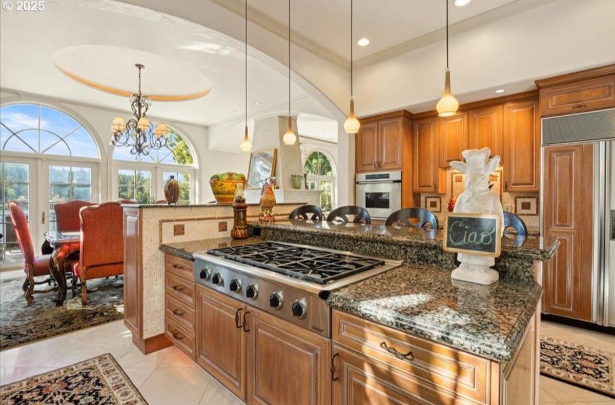 5,510 Sq. Ft. Mansion in Lake Oswego, OR ($5,995,000)