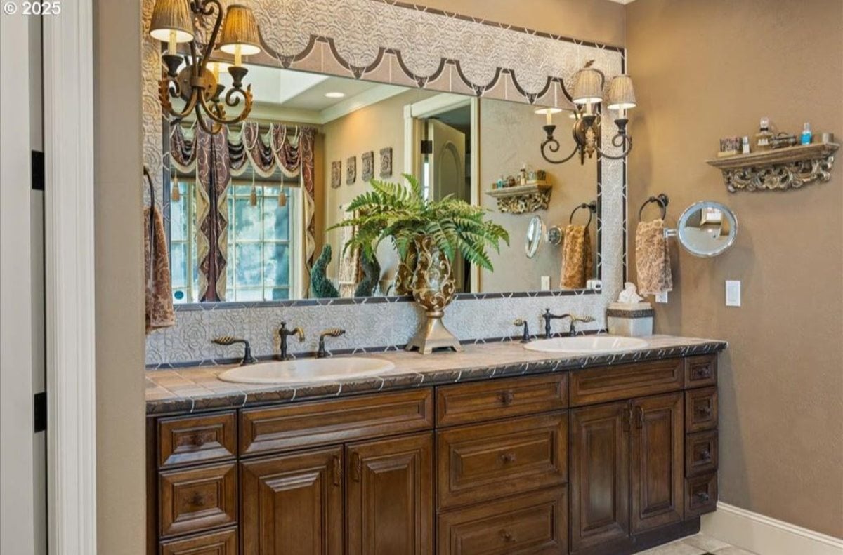 5,510 Sq. Ft. Mansion in Lake Oswego, OR ($5,995,000)