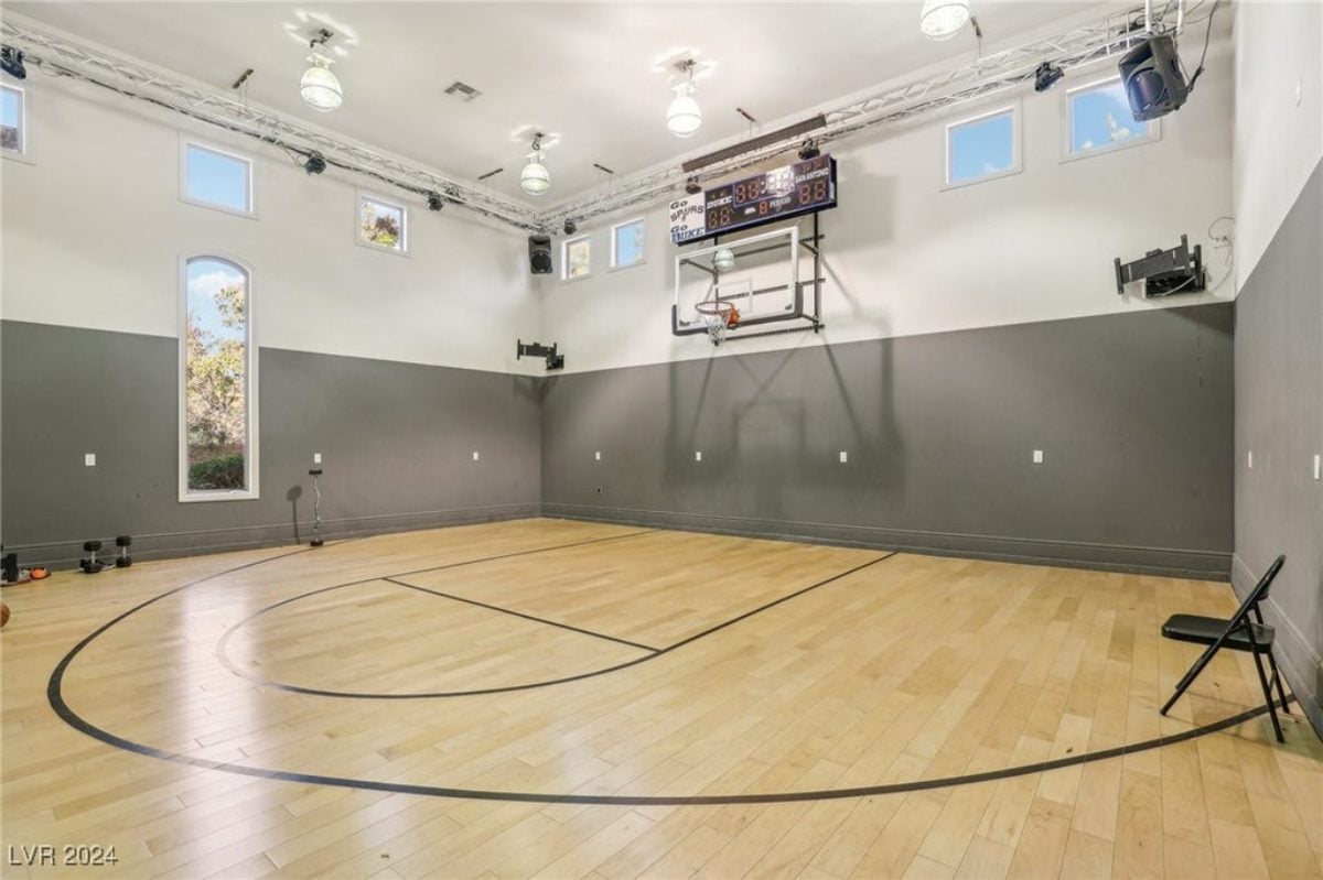 10,643 Sq. Ft. Mansion in Las Vegas, NV ($10,990,000)