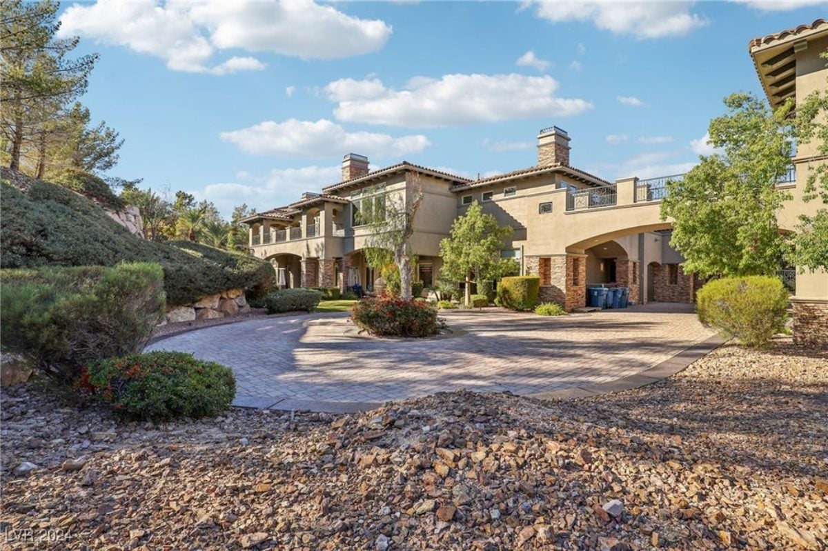10,643 Sq. Ft. Mansion in Las Vegas, NV ($10,990,000)