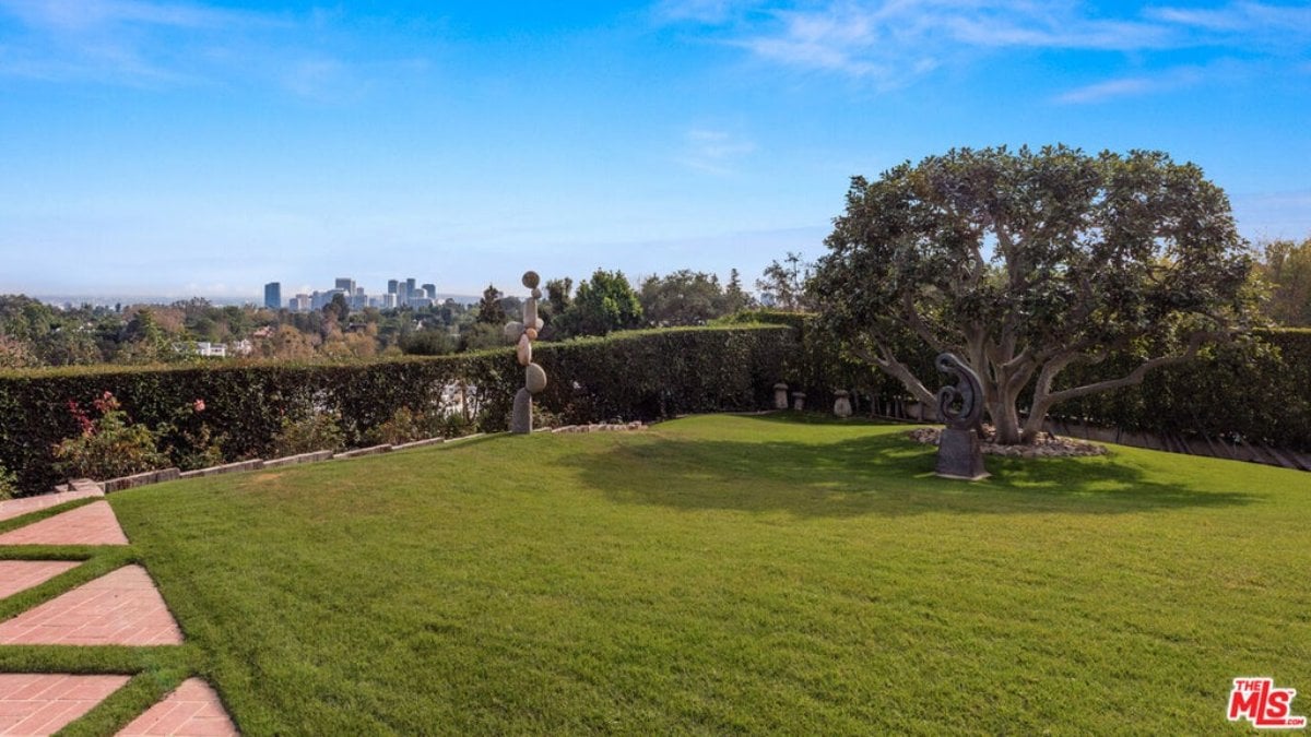 11,000 Sq. Ft. Mansion in Los Angeles, CA ($34,750,000)