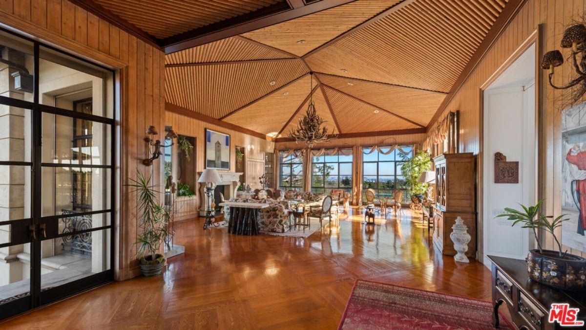 11,000 Sq. Ft. Mansion in Los Angeles, CA ($34,750,000)