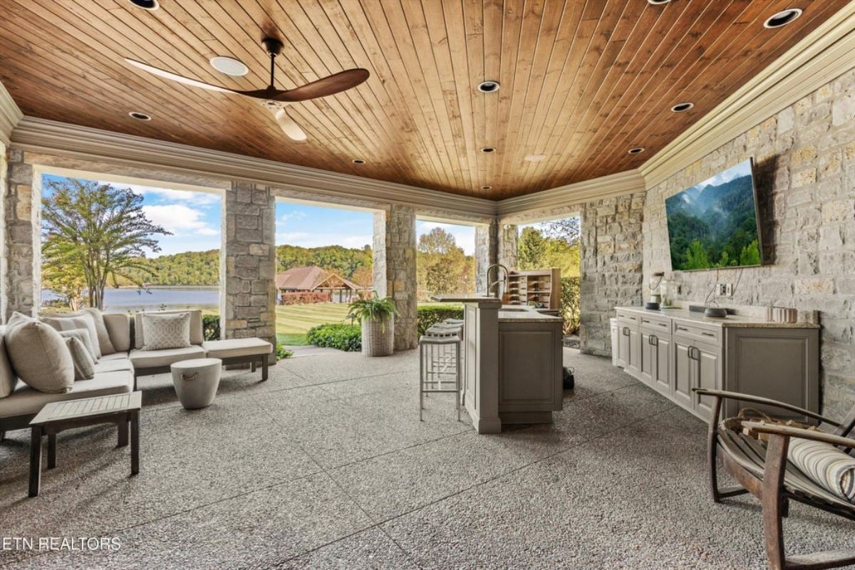 13,361 Sq. Ft. Mansion in Louisville, TN ($7,950,000)