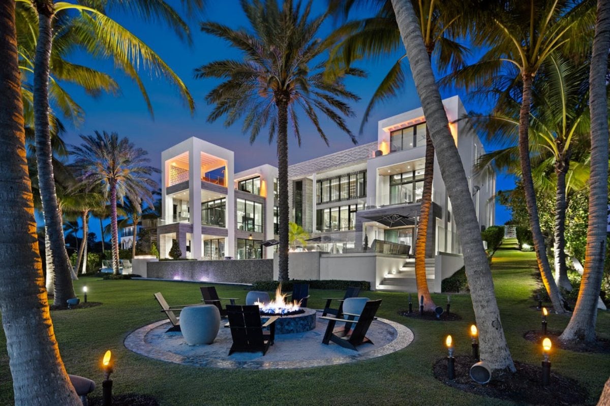 16,582 Sq. Ft. Mansion in Manalapan, FL ($84,888,000)