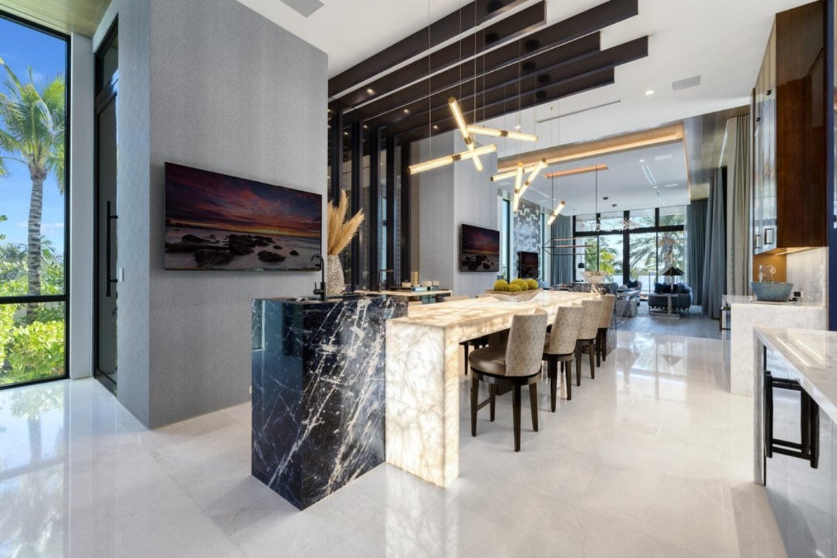 16,582 Sq. Ft. Mansion in Manalapan, FL ($84,888,000)
