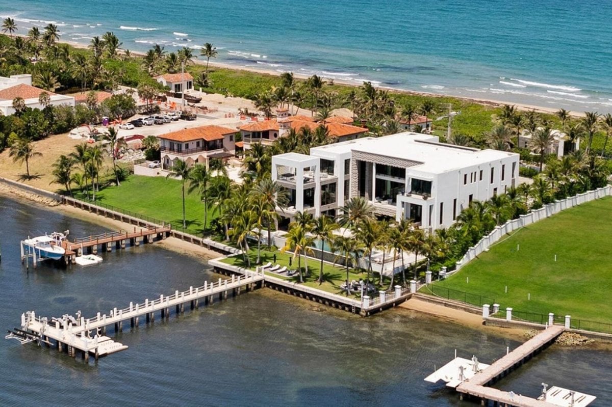 16,582 Sq. Ft. Mansion in Manalapan, FL ($84,888,000)