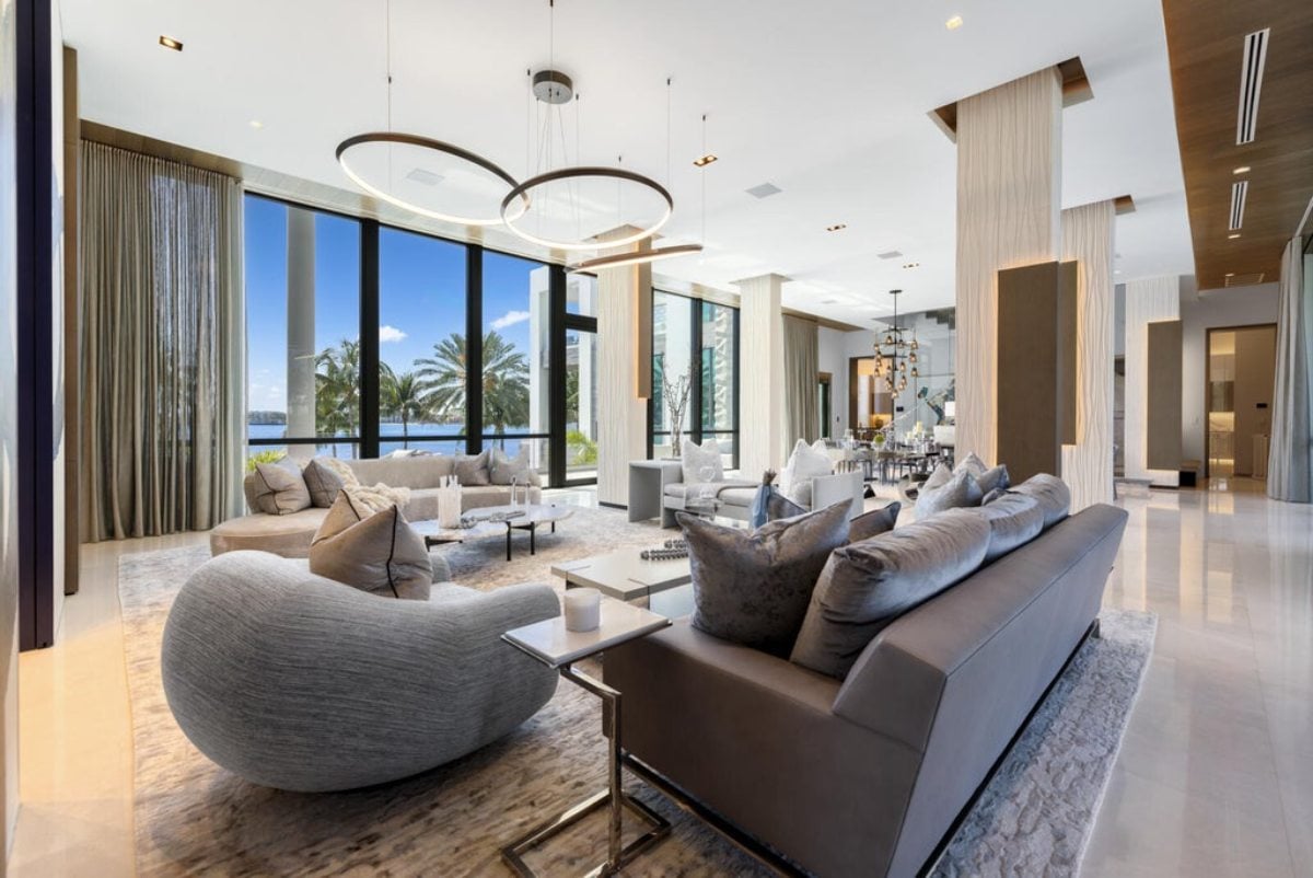 16,582 Sq. Ft. Mansion in Manalapan, FL ($84,888,000)