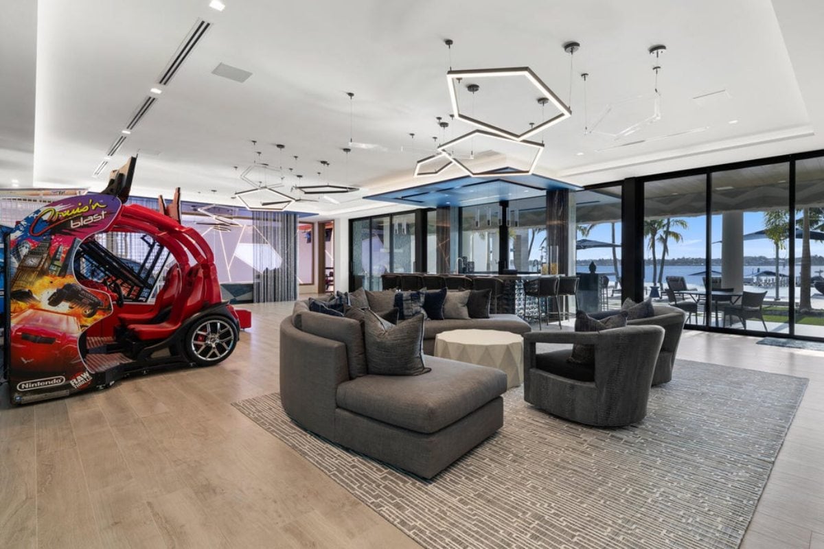 16,582 Sq. Ft. Mansion in Manalapan, FL ($84,888,000)