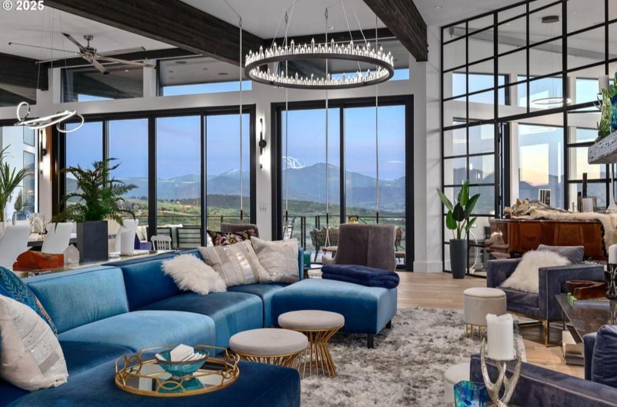 8,293 Sq. Ft. Mansion in Medford, OR ($7,900,000)