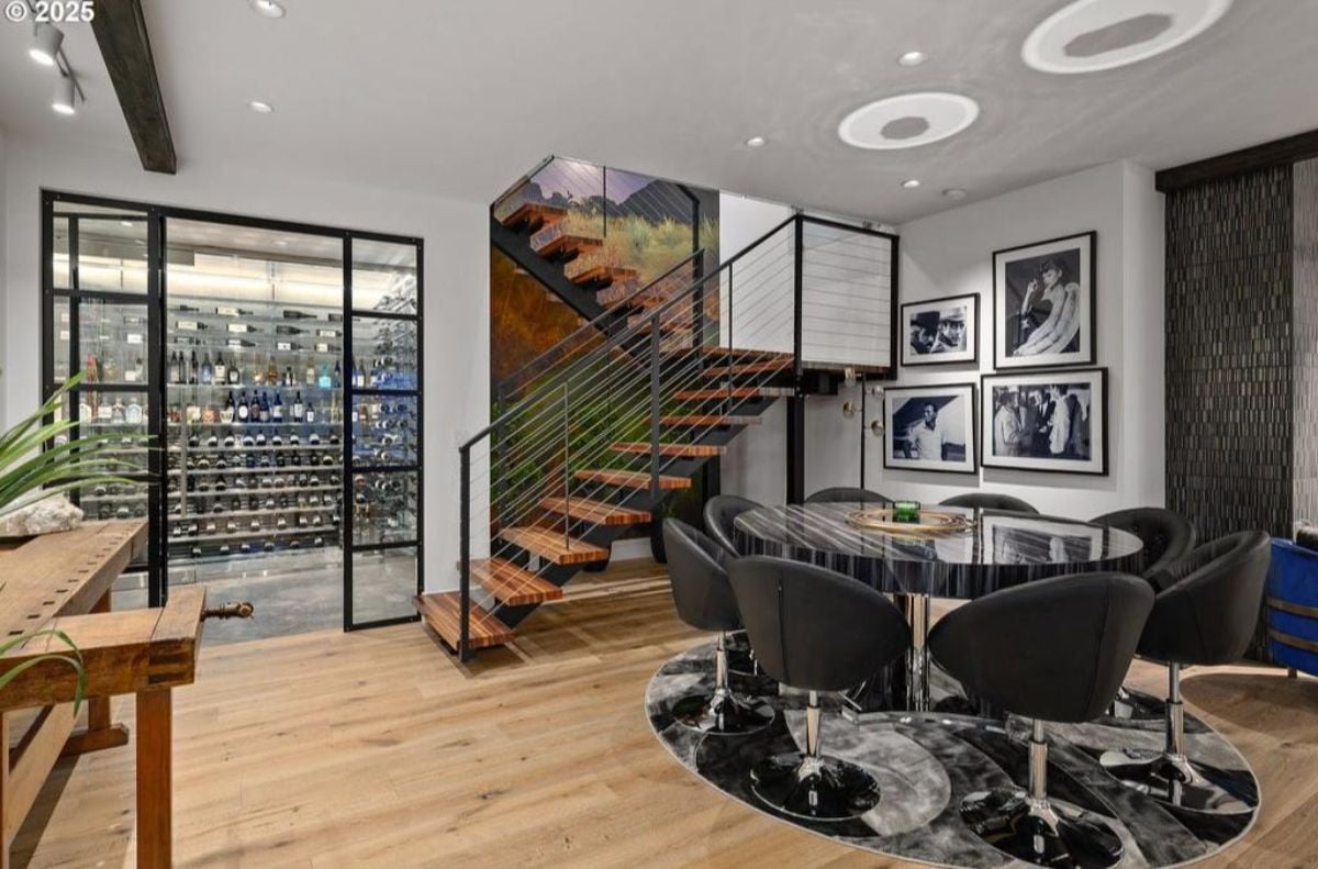 8,293 Sq. Ft. Mansion in Medford, OR ($7,900,000)