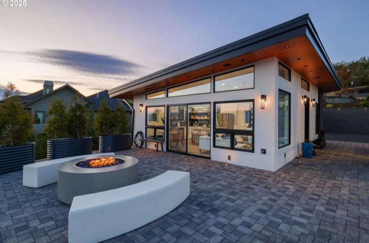8,293 Sq. Ft. Mansion in Medford, OR ($7,900,000)