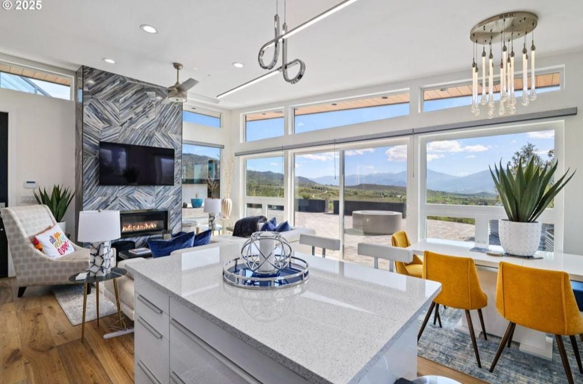 8,293 Sq. Ft. Mansion in Medford, OR ($7,900,000)