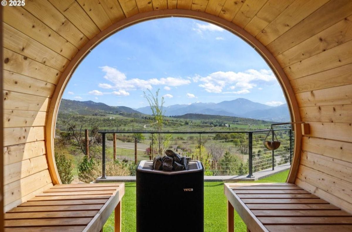 8,293 Sq. Ft. Mansion in Medford, OR ($7,900,000)