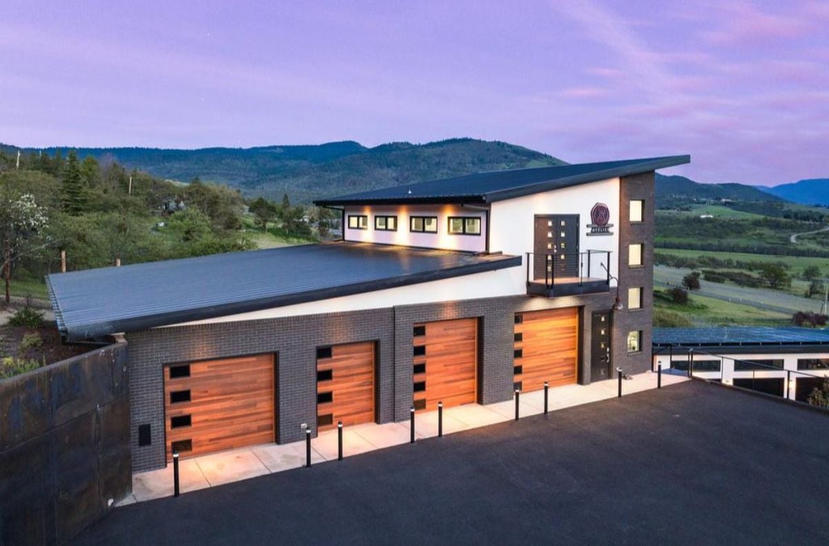 8,293 Sq. Ft. Mansion in Medford, OR ($7,900,000)