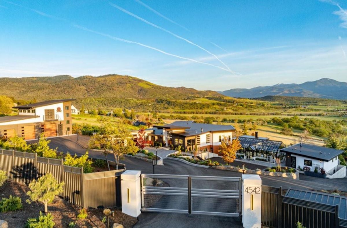 8,293 Sq. Ft. Mansion in Medford, OR ($7,900,000)