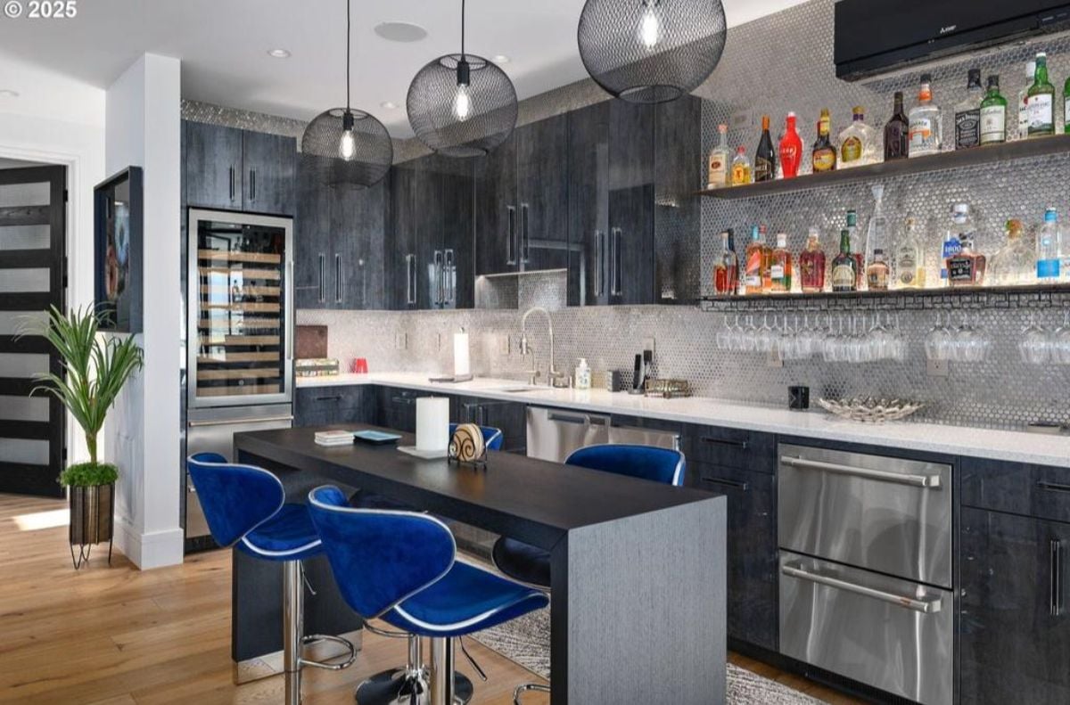 8,293 Sq. Ft. Mansion in Medford, OR ($7,900,000)