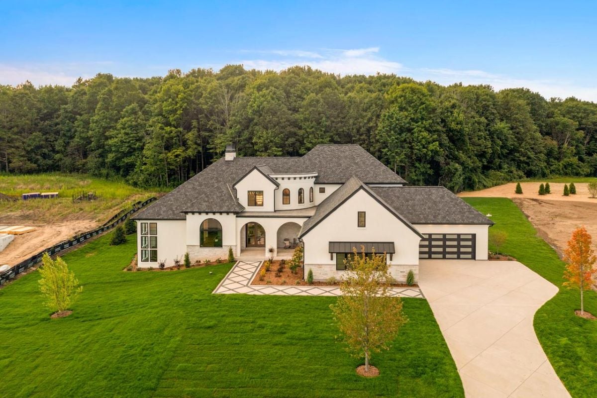 7,439 Sq. Ft. Mansion in New Berlin, WI ($2,799,900)