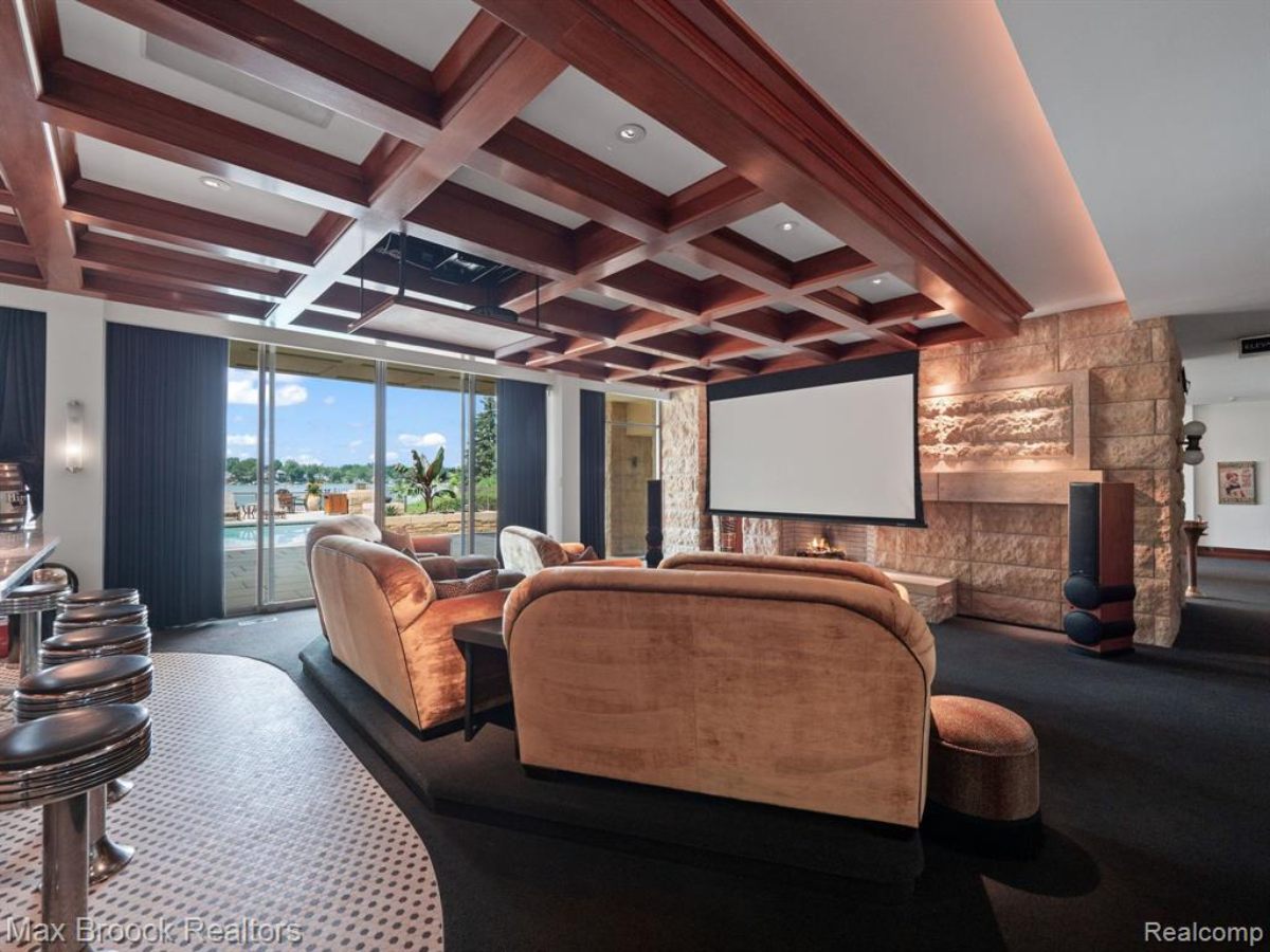 9,369 Sq. Ft. Mansion in Orchard Lake, MI ($9,999,900)