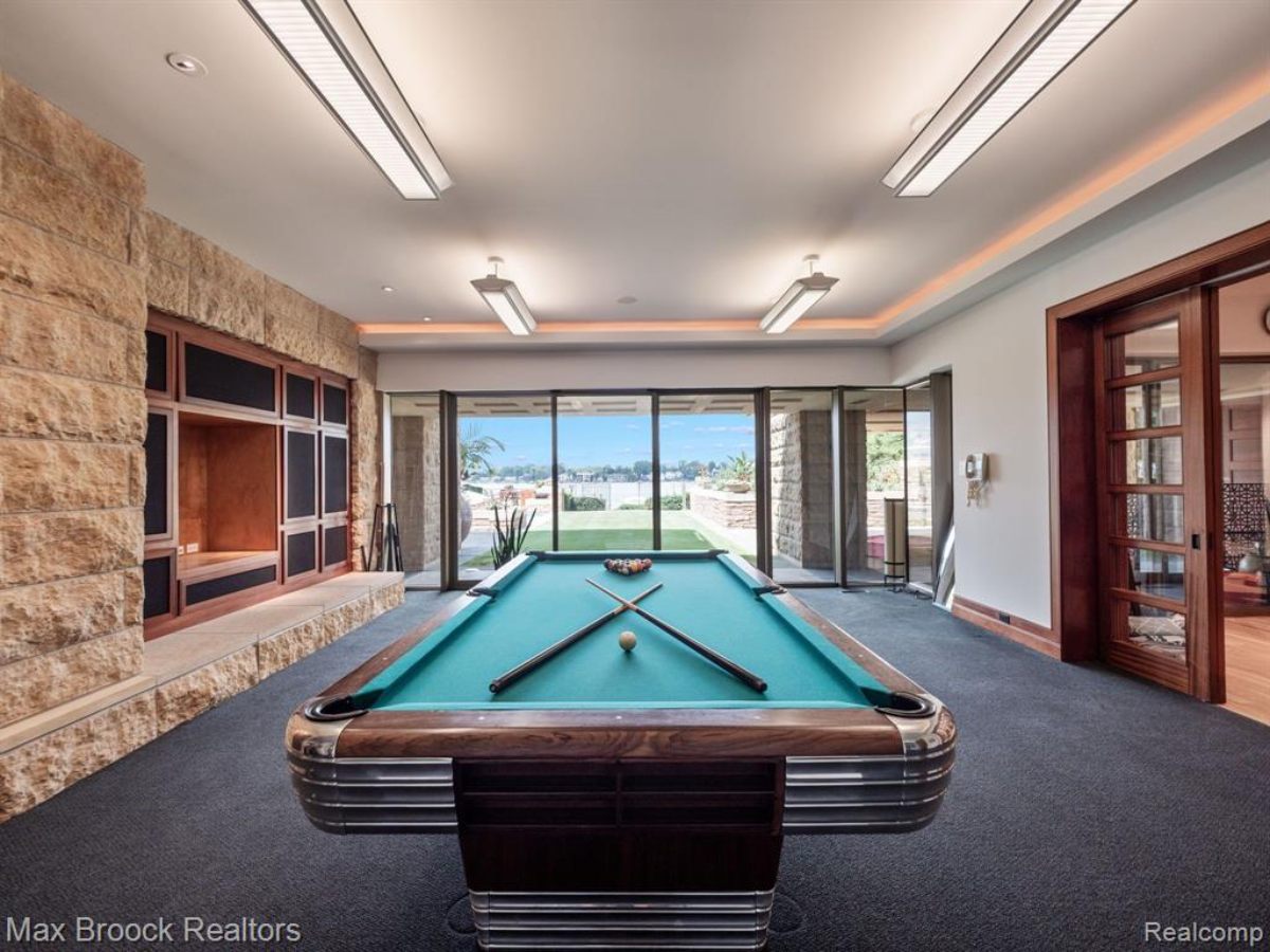 9,369 Sq. Ft. Mansion in Orchard Lake, MI ($9,999,900)