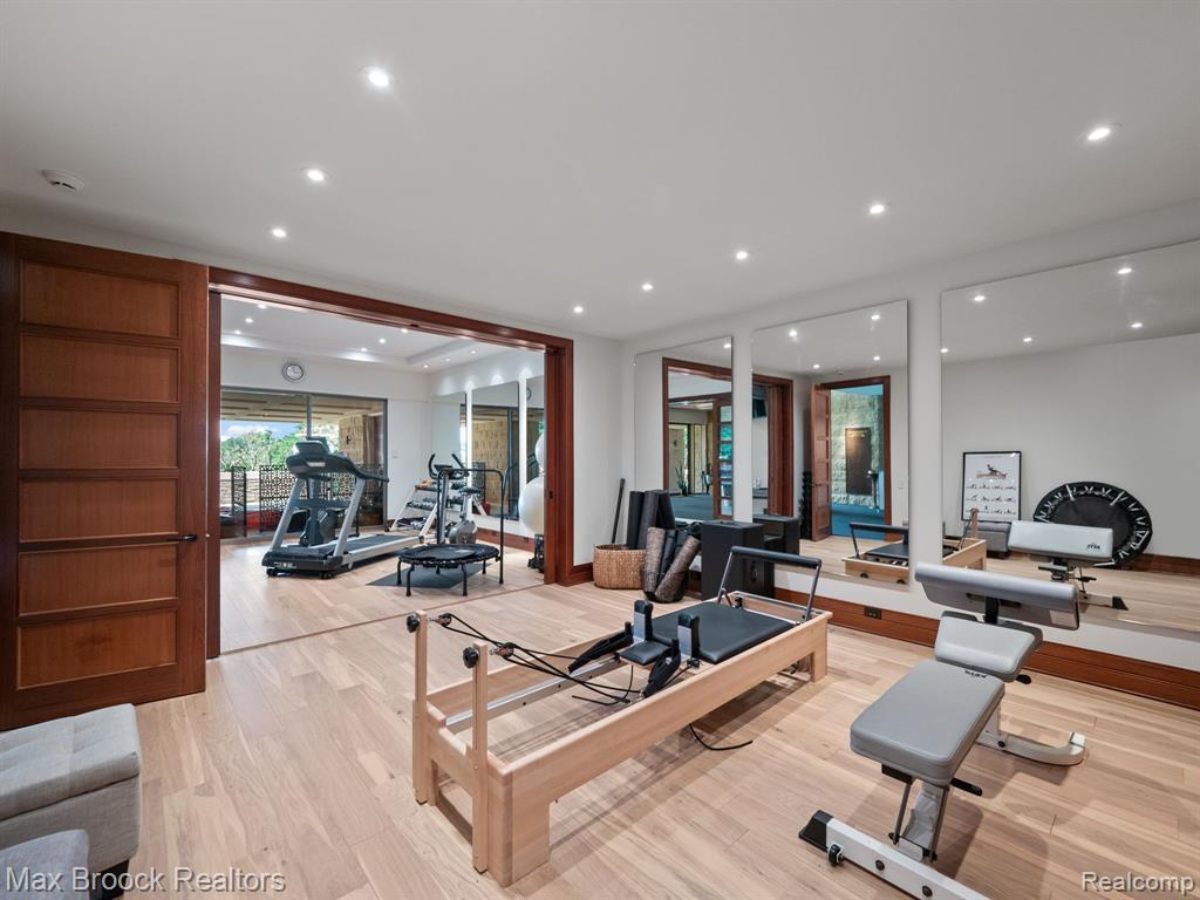 9,369 Sq. Ft. Mansion in Orchard Lake, MI ($9,999,900)