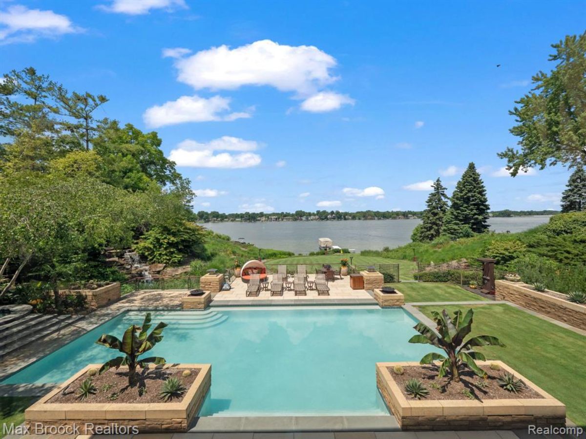 9,369 Sq. Ft. Mansion in Orchard Lake, MI ($9,999,900)
