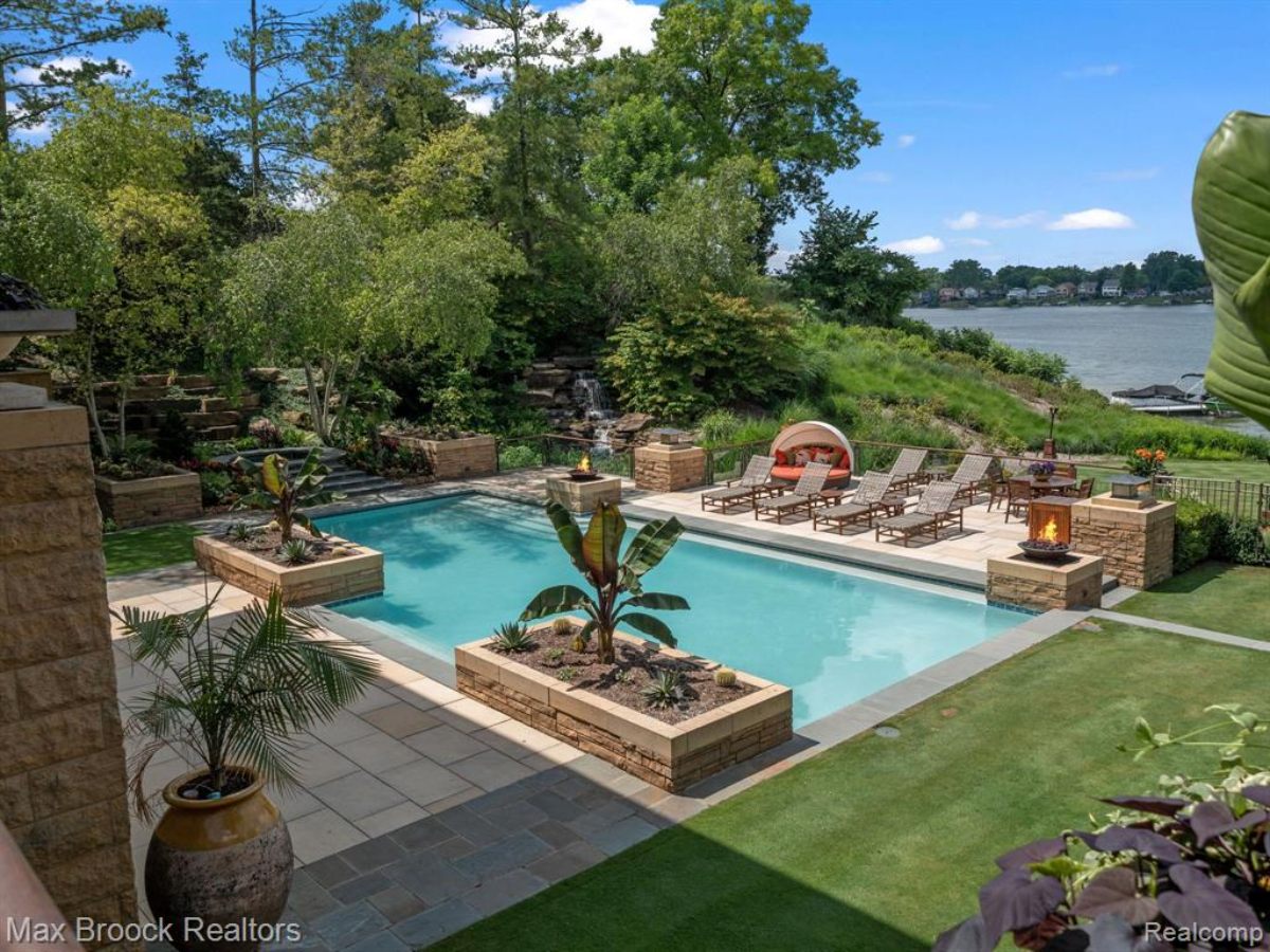 9,369 Sq. Ft. Mansion in Orchard Lake, MI ($9,999,900)
