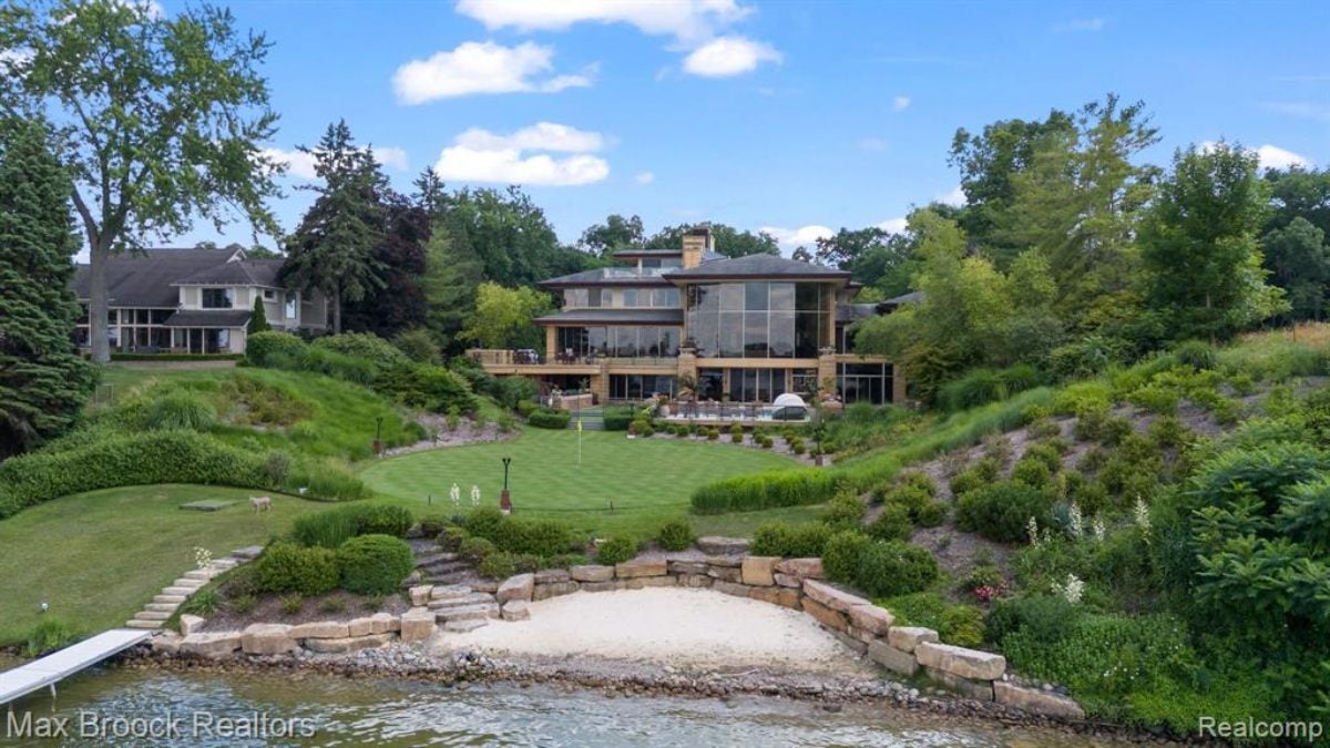 9,369 Sq. Ft. Mansion in Orchard Lake, MI ($9,999,900)