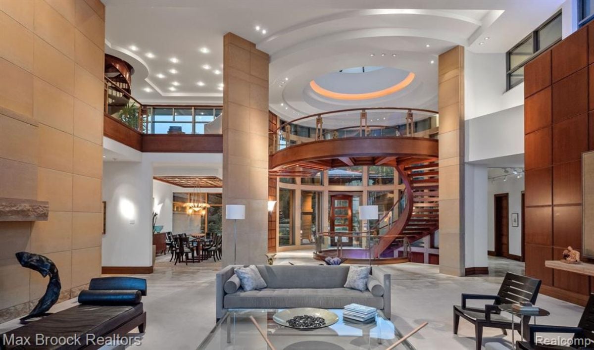 9,369 Sq. Ft. Mansion in Orchard Lake, MI ($9,999,900)
