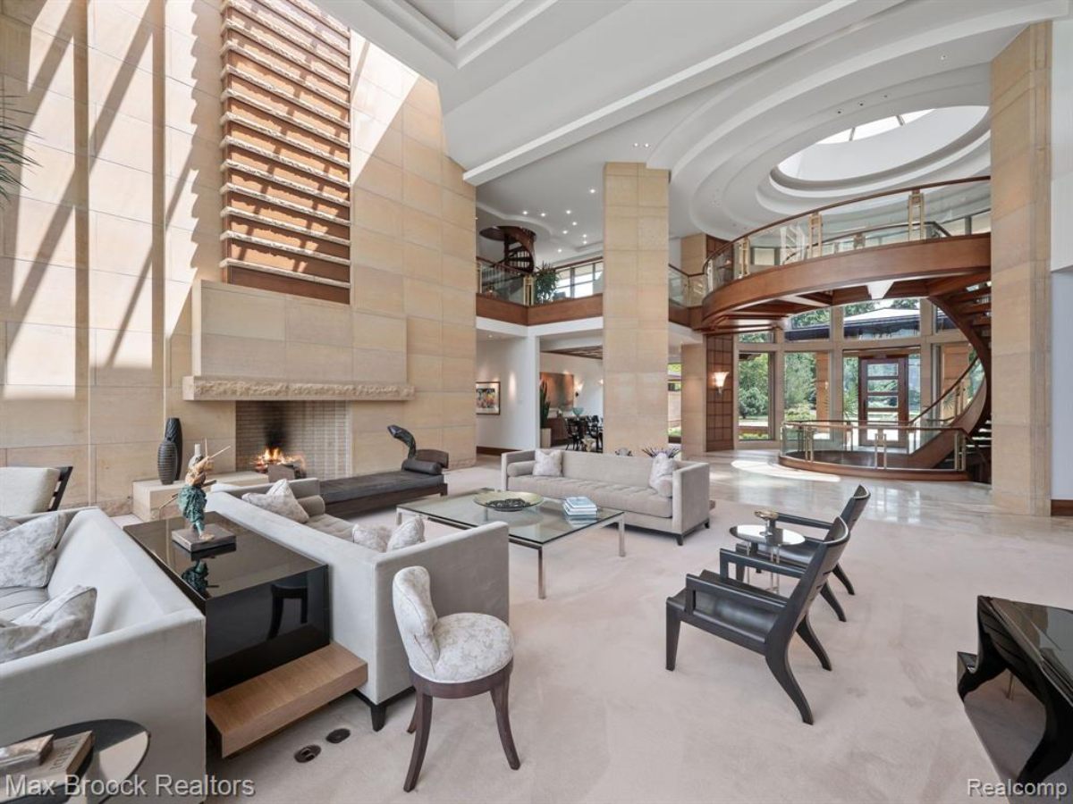 9,369 Sq. Ft. Mansion in Orchard Lake, MI ($9,999,900)
