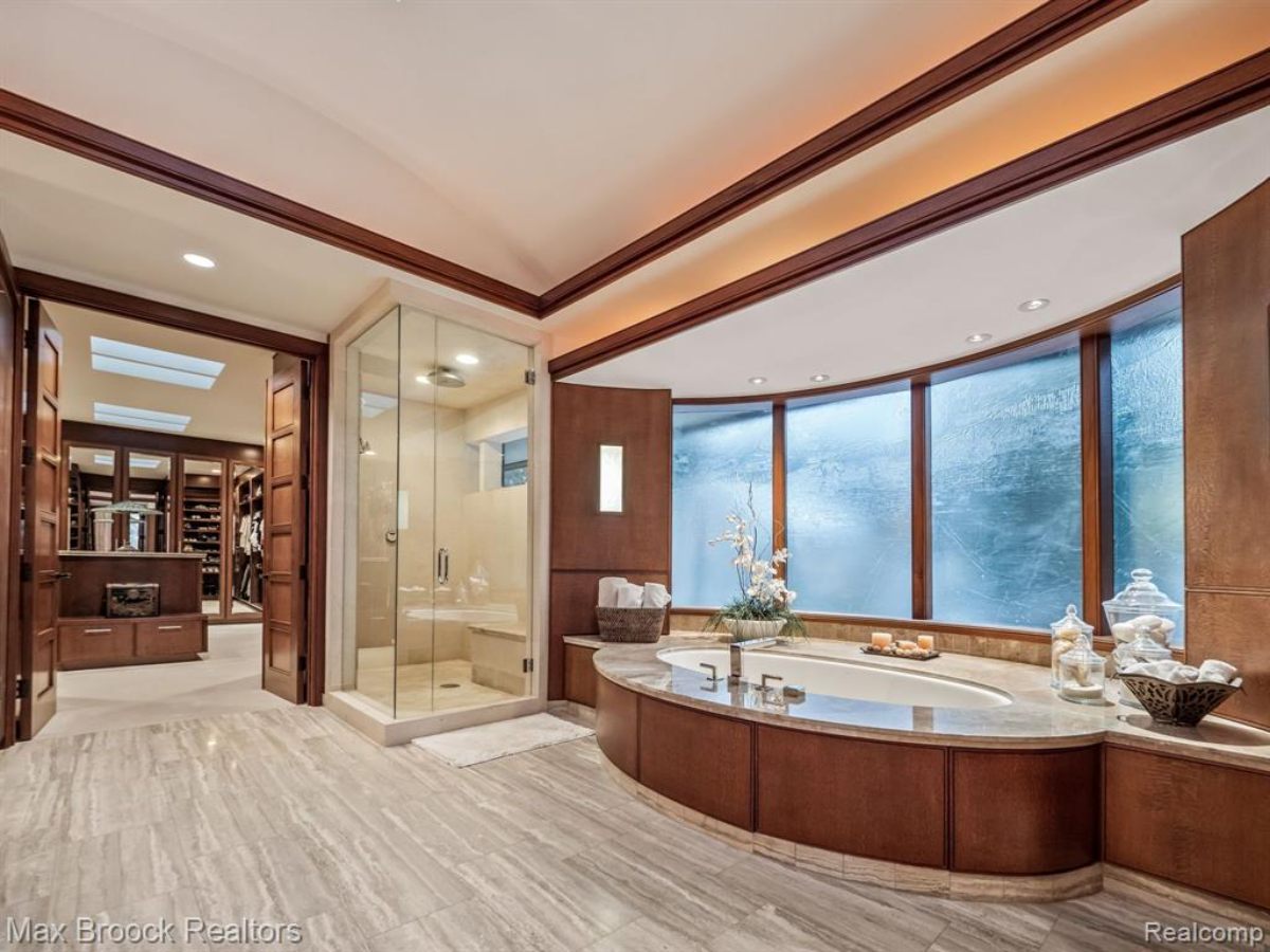 9,369 Sq. Ft. Mansion in Orchard Lake, MI ($9,999,900)