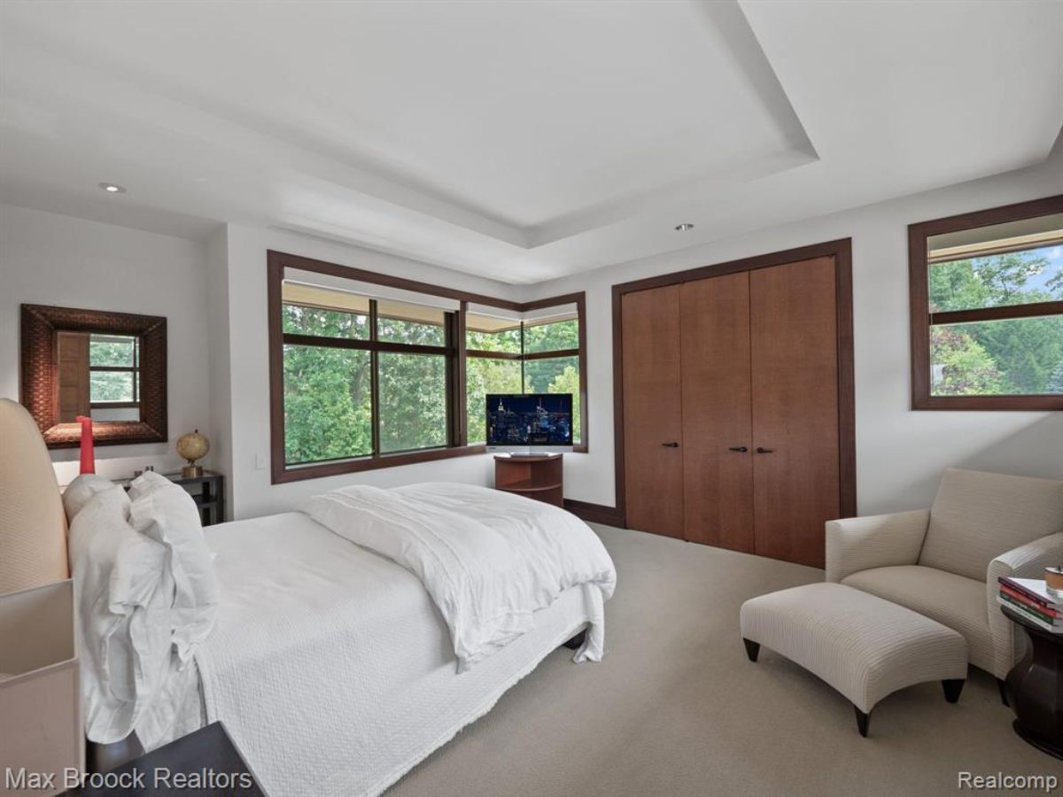 9,369 Sq. Ft. Mansion in Orchard Lake, MI ($9,999,900)