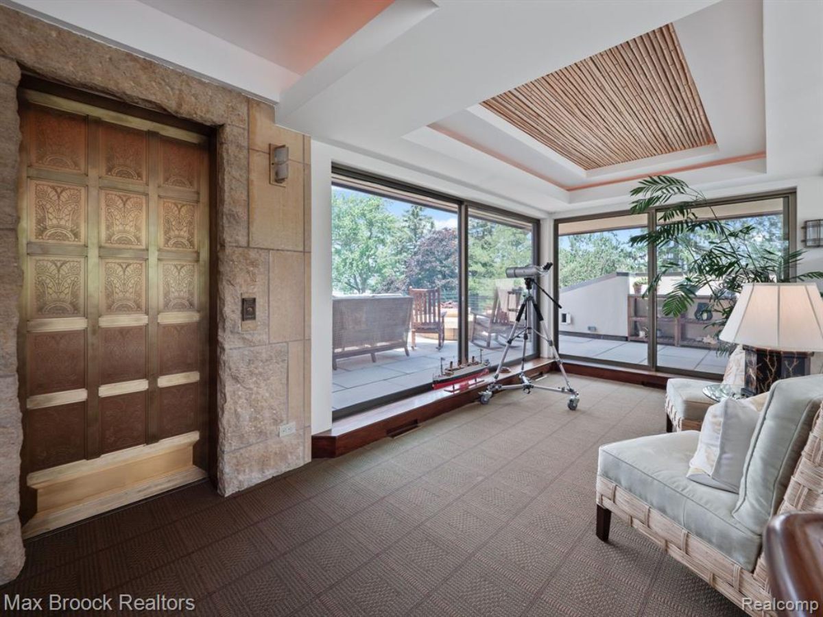9,369 Sq. Ft. Mansion in Orchard Lake, MI ($9,999,900)