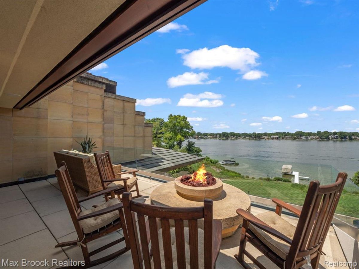 9,369 Sq. Ft. Mansion in Orchard Lake, MI ($9,999,900)