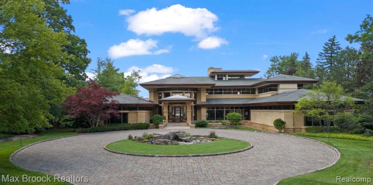 9,369 Sq. Ft. Mansion in Orchard Lake, MI ($9,999,900)