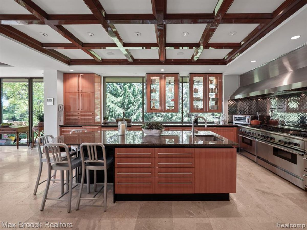 9,369 Sq. Ft. Mansion in Orchard Lake, MI ($9,999,900)