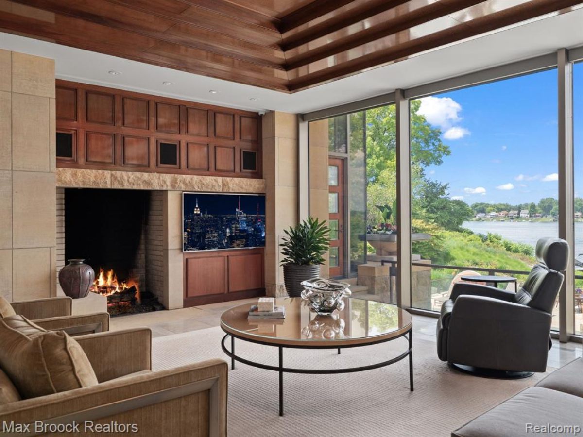 9,369 Sq. Ft. Mansion in Orchard Lake, MI ($9,999,900)