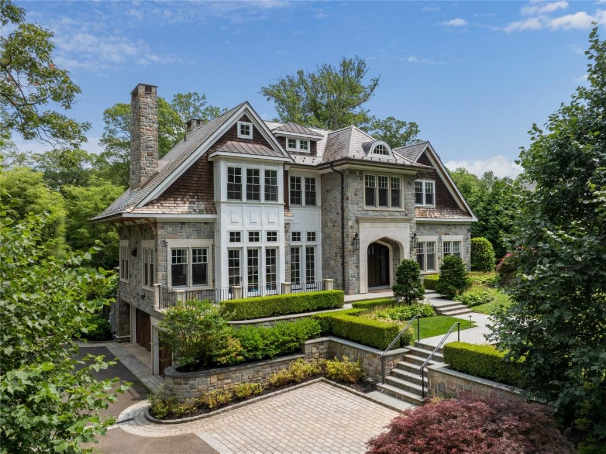 5,892 Sq. Ft. Mansion in Roslyn Estates, NY ($7,350,000)