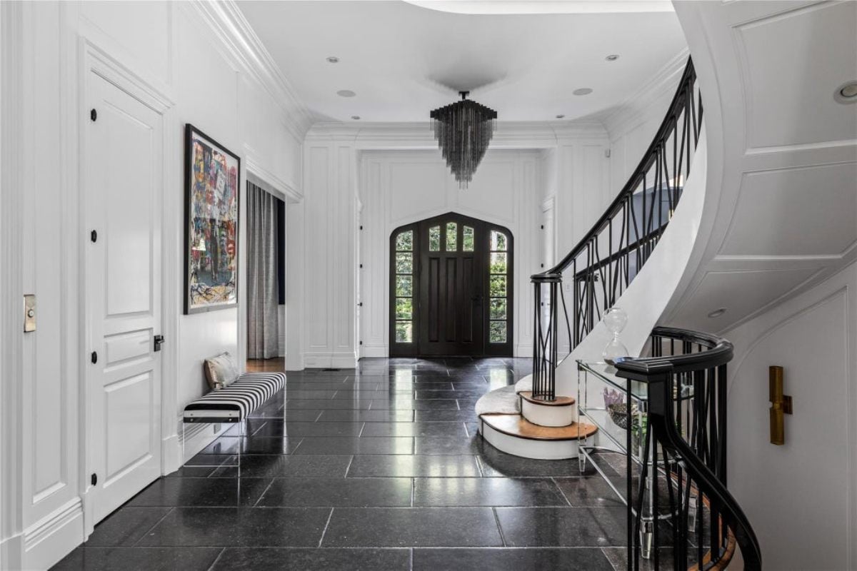 5,892 Sq. Ft. Mansion in Roslyn Estates, NY ($7,350,000)