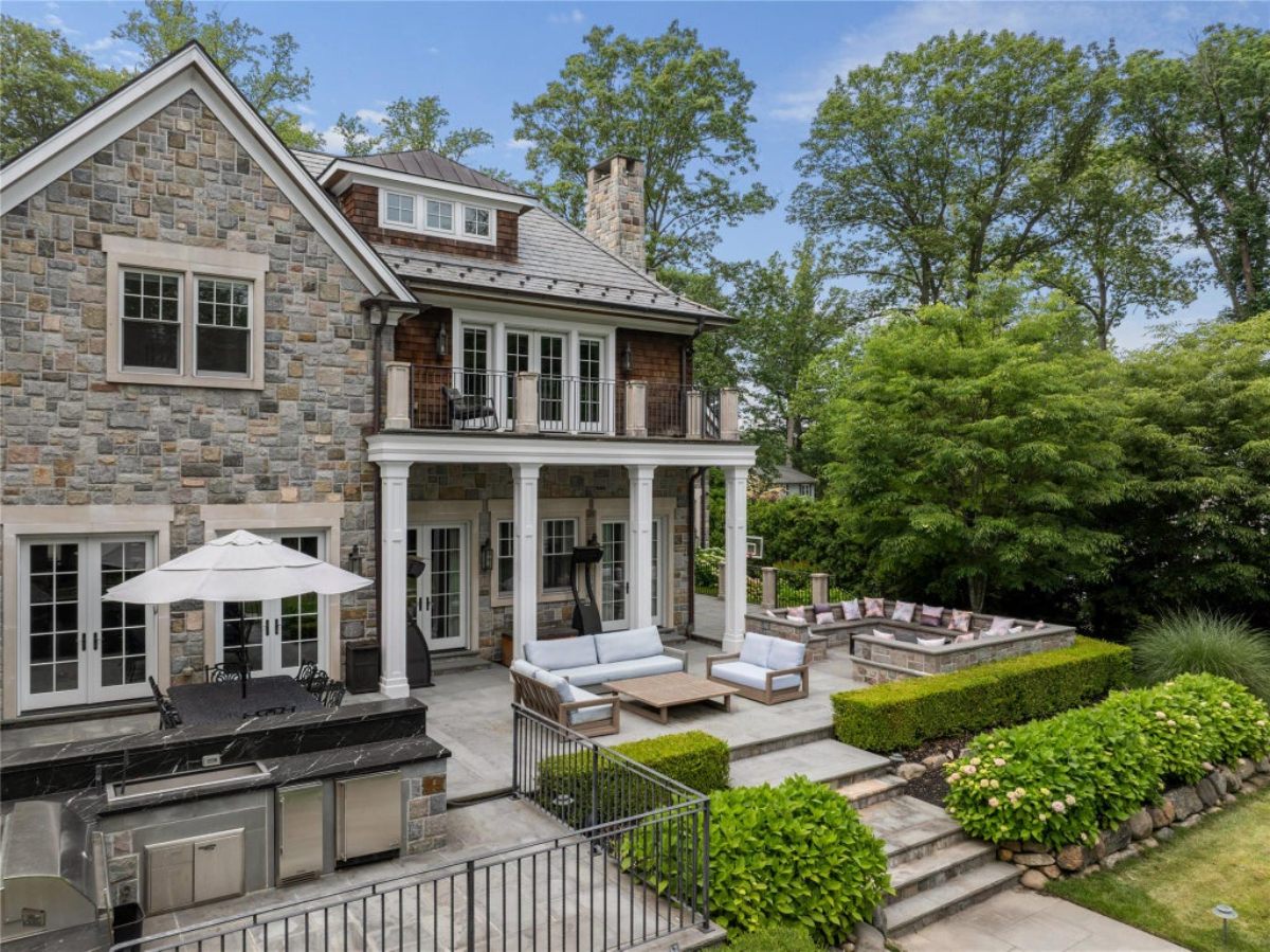 5,892 Sq. Ft. Mansion in Roslyn Estates, NY ($7,350,000)