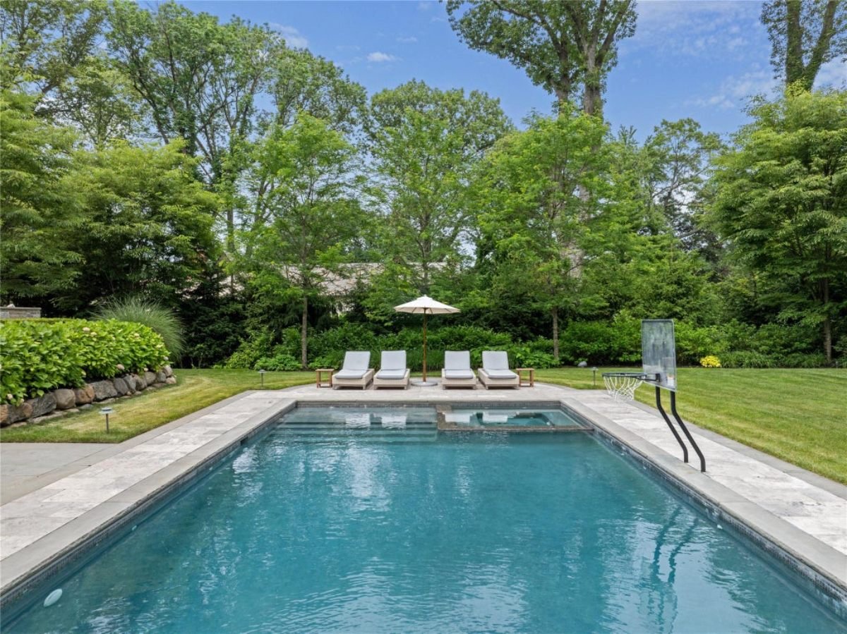 5,892 Sq. Ft. Mansion in Roslyn Estates, NY ($7,350,000)