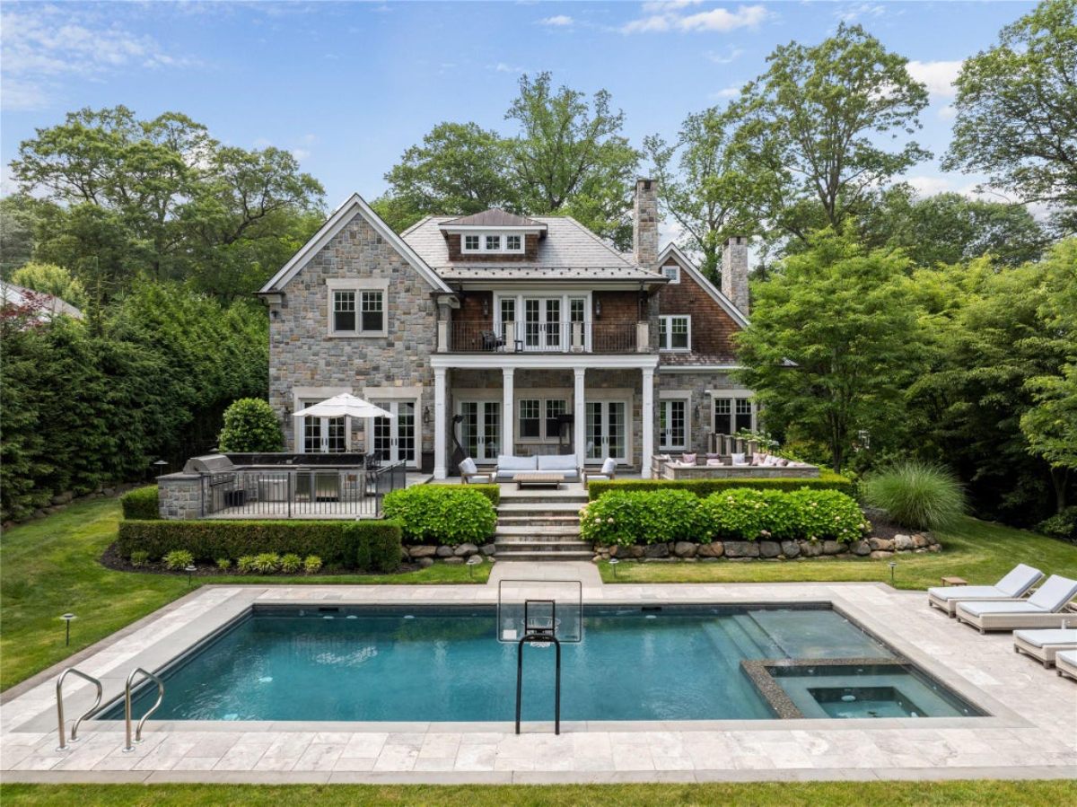 5,892 Sq. Ft. Mansion in Roslyn Estates, NY ($7,350,000)