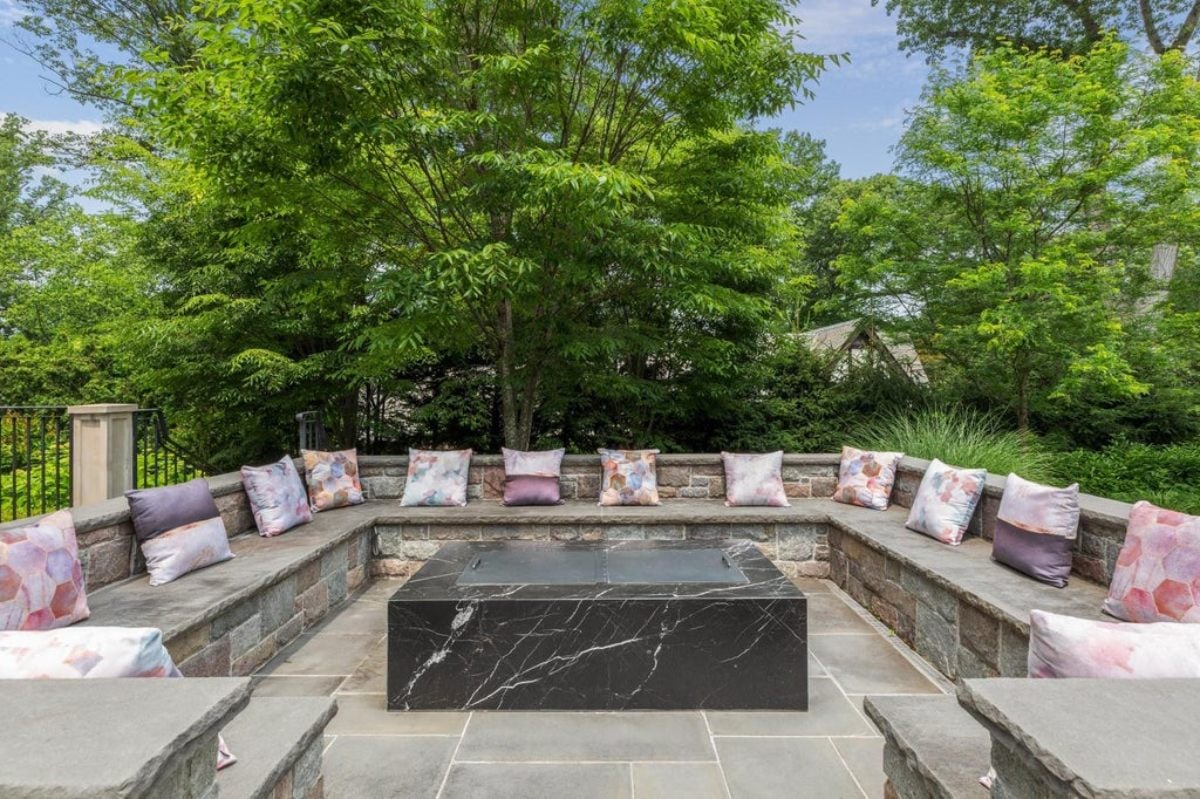 5,892 Sq. Ft. Mansion in Roslyn Estates, NY ($7,350,000)