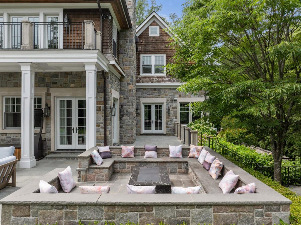 5,892 Sq. Ft. Mansion in Roslyn Estates, NY ($7,350,000)