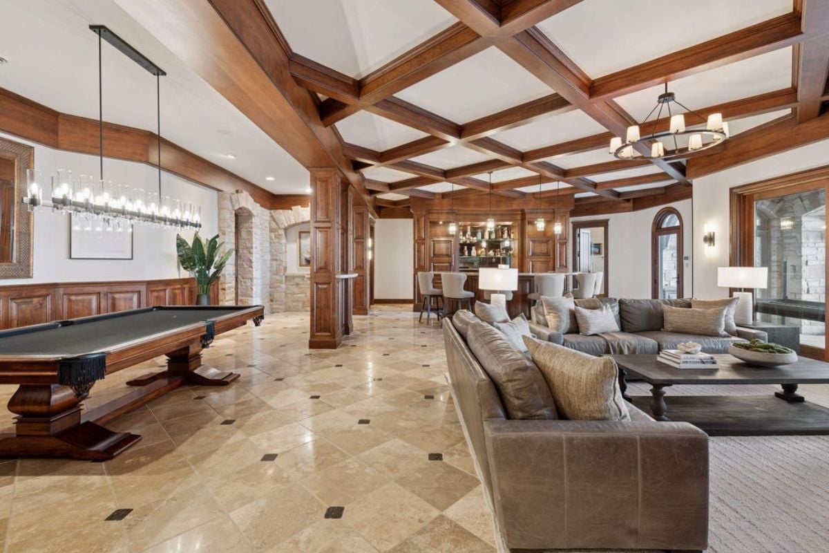 8,455 Sq. Ft. Mansion in Shorewood, MN ($5,995,000)