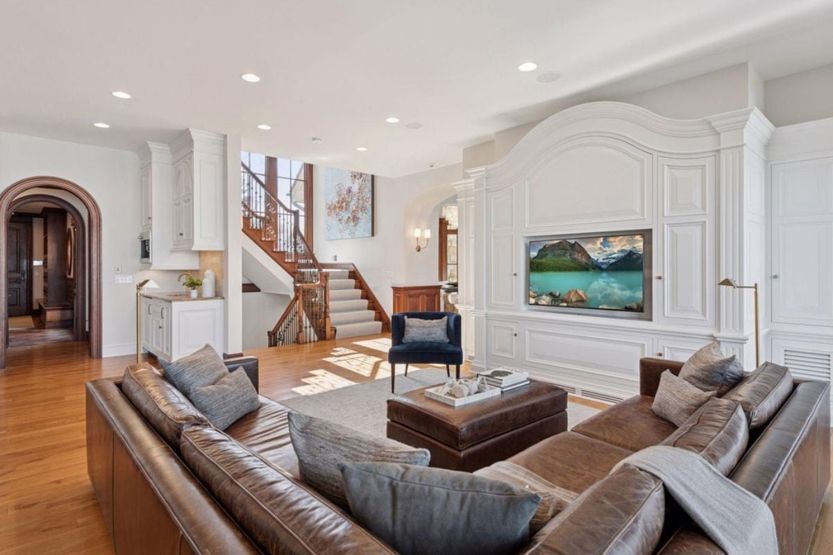 8,455 Sq. Ft. Mansion in Shorewood, MN ($5,995,000)