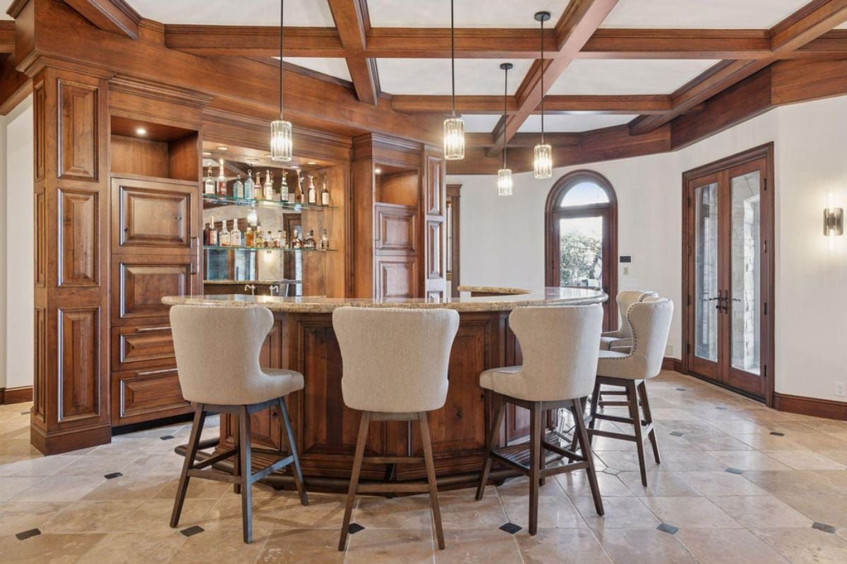 8,455 Sq. Ft. Mansion in Shorewood, MN ($5,995,000)