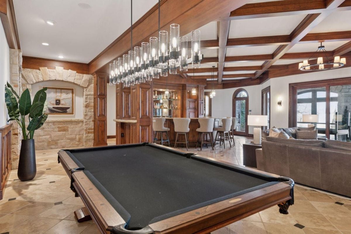 8,455 Sq. Ft. Mansion in Shorewood, MN ($5,995,000)