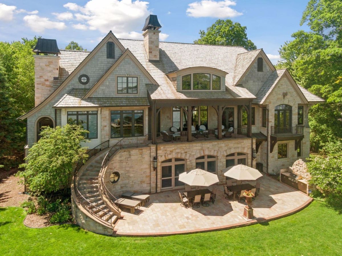 8,455 Sq. Ft. Mansion in Shorewood, MN ($5,995,000)
