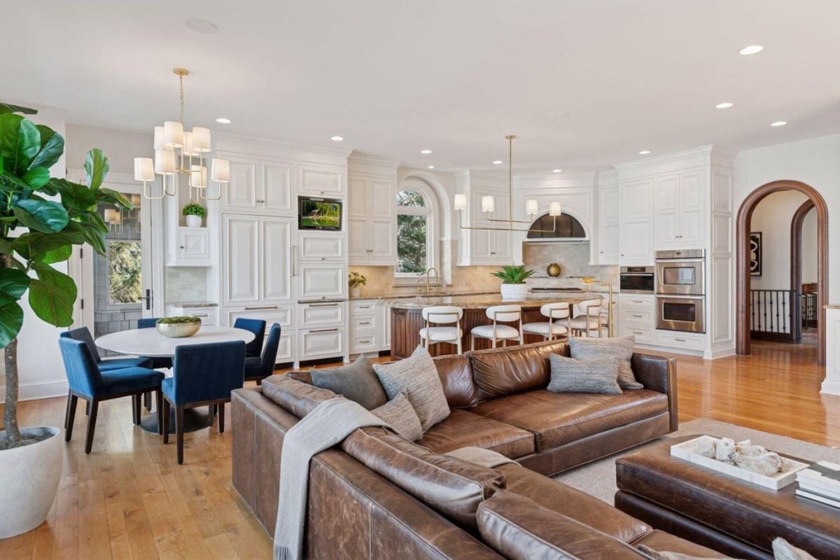 8,455 Sq. Ft. Mansion in Shorewood, MN ($5,995,000)